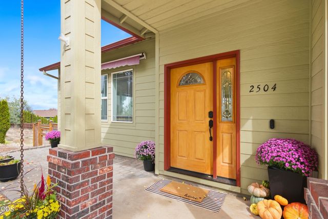 2504 SW 32nd Street, Redmond, OR 97756