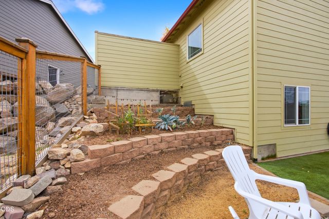 2504 SW 32nd Street, Redmond, OR 97756