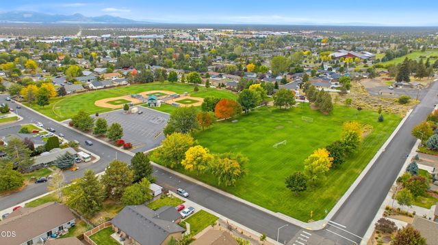 2504 SW 32nd Street, Redmond, OR 97756