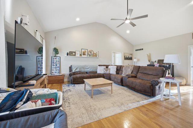1045 Scenic Garden, Lawrenceburg, KY 40342