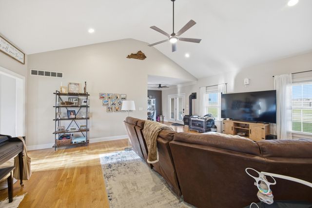 1045 Scenic Garden, Lawrenceburg, KY 40342