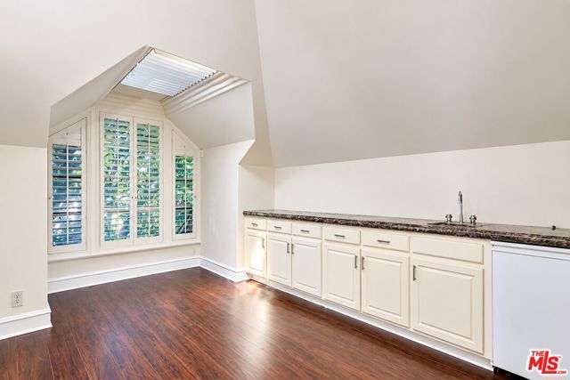 713 FOOTHILL Road, Beverly Hills, CA 90210