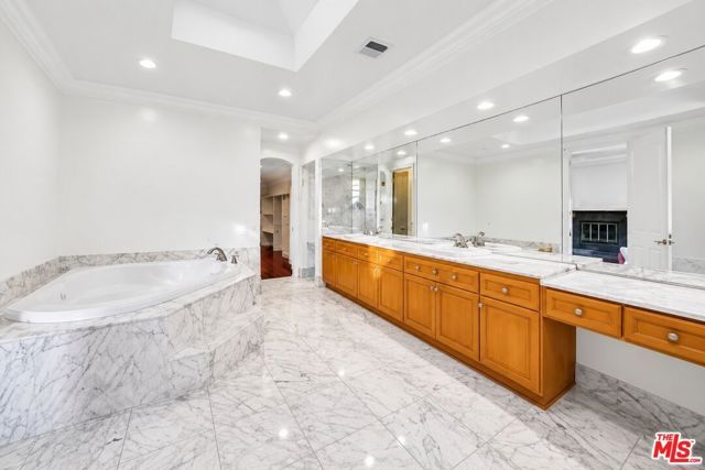 713 FOOTHILL Road, Beverly Hills, CA 90210