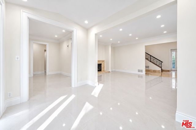 713 FOOTHILL Road, Beverly Hills, CA 90210