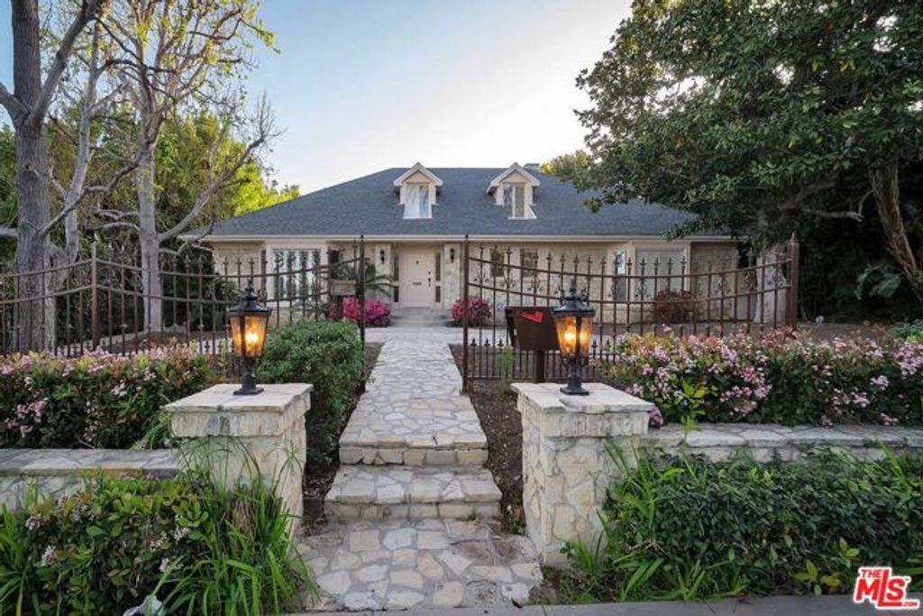 713 FOOTHILL Road, Beverly Hills, CA 90210