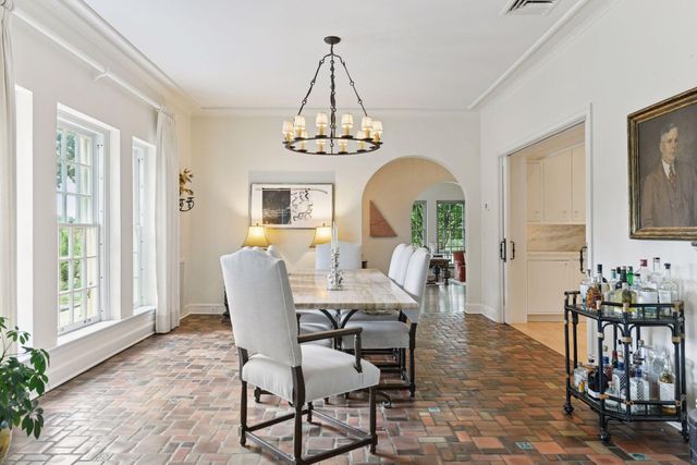 2308 W Lake Of The Isles Parkway, Minneapolis, MN 55405