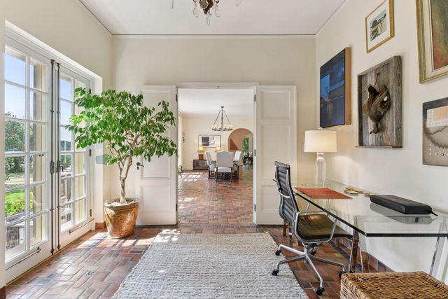 2308 W Lake Of The Isles Parkway, Minneapolis, MN 55405