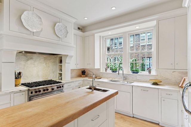 2308 W Lake Of The Isles Parkway, Minneapolis, MN 55405