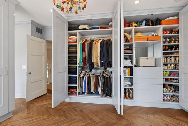 2308 W Lake Of The Isles Parkway, Minneapolis, MN 55405