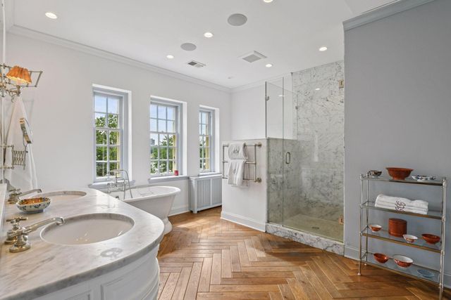 2308 W Lake Of The Isles Parkway, Minneapolis, MN 55405