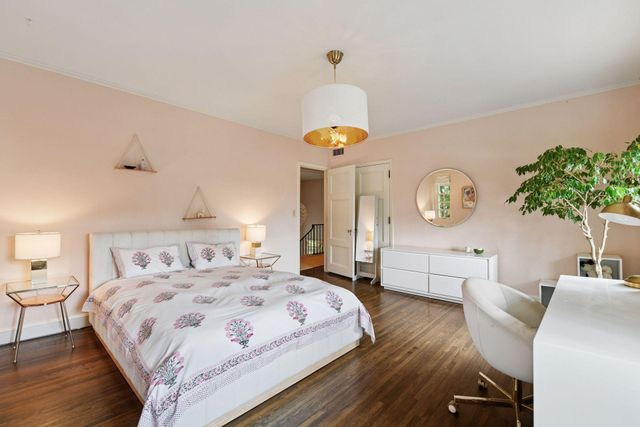 2308 W Lake Of The Isles Parkway, Minneapolis, MN 55405