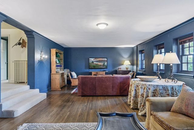 2308 W Lake Of The Isles Parkway, Minneapolis, MN 55405