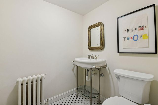 2308 W Lake Of The Isles Parkway, Minneapolis, MN 55405