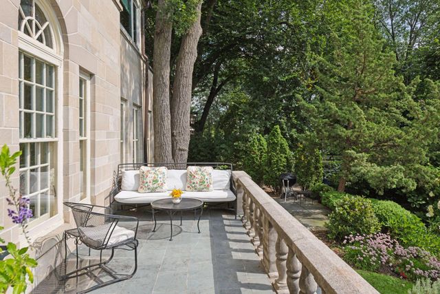 2308 W Lake Of The Isles Parkway, Minneapolis, MN 55405