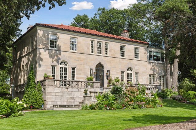 2308 W Lake Of The Isles Parkway, Minneapolis, MN 55405