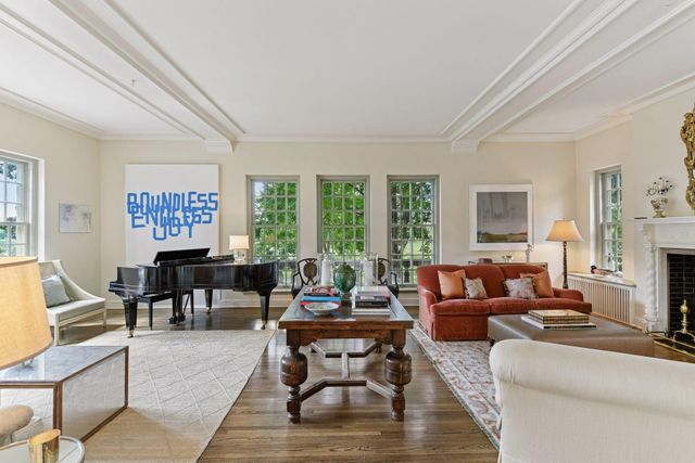 2308 W Lake Of The Isles Parkway, Minneapolis, MN 55405