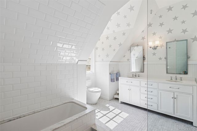 123 Abrahams Path, East Hampton, NY 11937