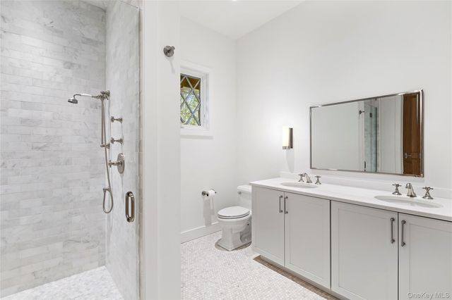 123 Abrahams Path, East Hampton, NY 11937