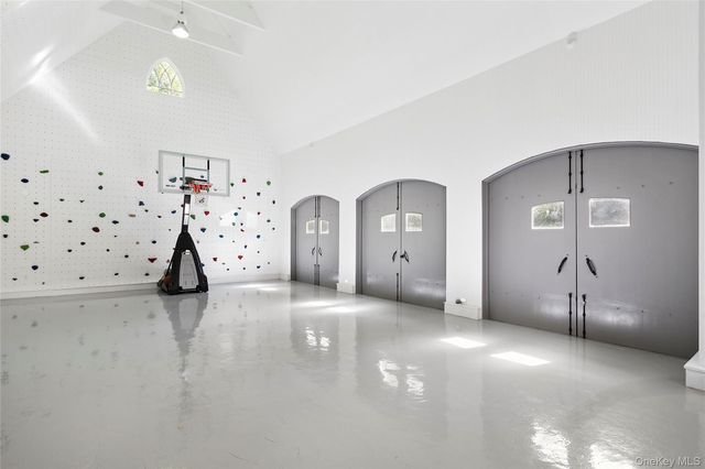 123 Abrahams Path, East Hampton, NY 11937