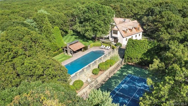 123 Abrahams Path, East Hampton, NY 11937