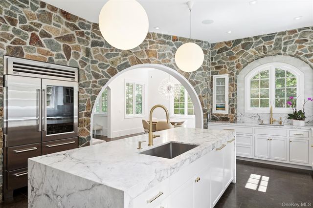 123 Abrahams Path, East Hampton, NY 11937