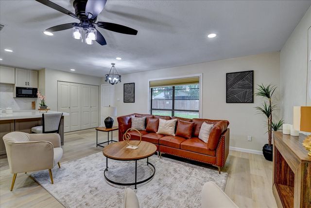 5524 King Drive, The Colony, TX 75056