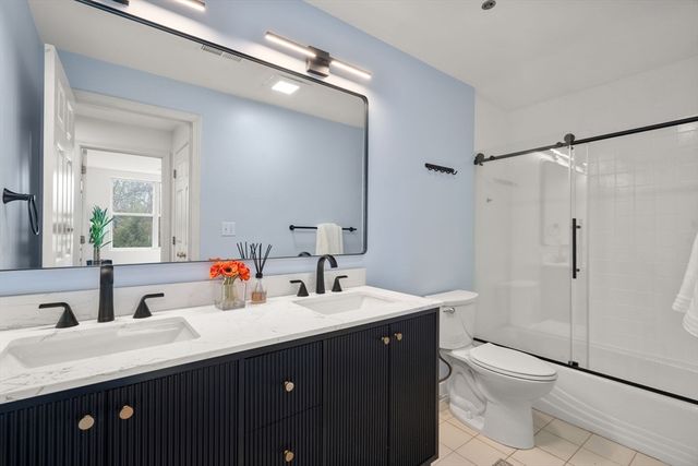 110 Coolidge Hill Rd 2, Watertown, MA 02472