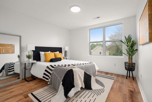 110 Coolidge Hill Rd 2, Watertown, MA 02472