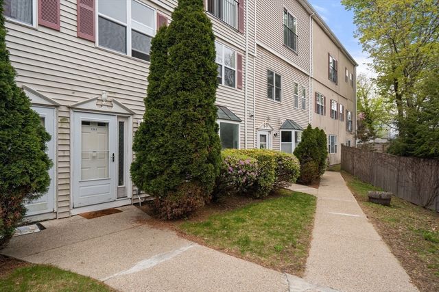 110 Coolidge Hill Rd 2, Watertown, MA 02472