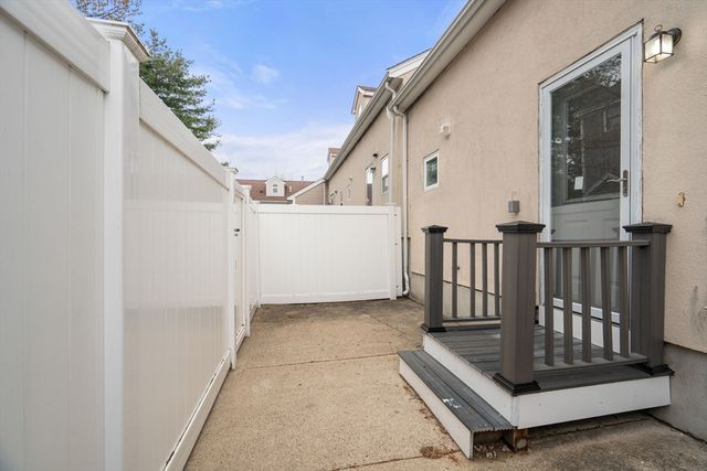 110 Coolidge Hill Rd 2, Watertown, MA 02472