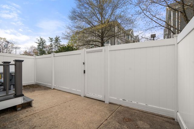 110 Coolidge Hill Rd 2, Watertown, MA 02472