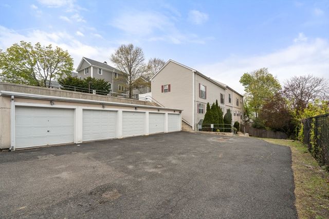 110 Coolidge Hill Rd 2, Watertown, MA 02472