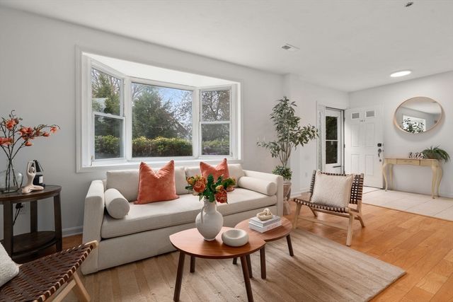110 Coolidge Hill Rd 2, Watertown, MA 02472