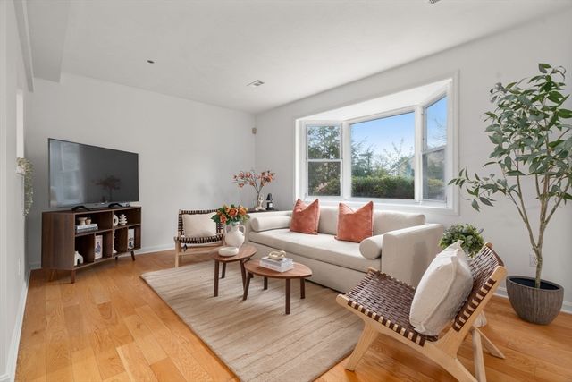 110 Coolidge Hill Rd 2, Watertown, MA 02472