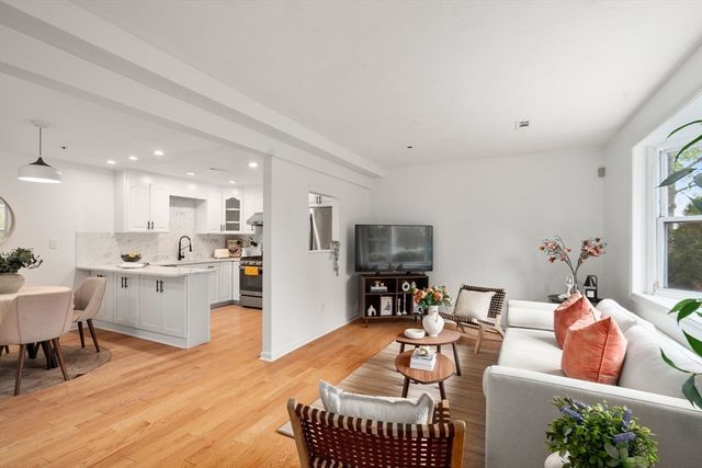 110 Coolidge Hill Rd 2, Watertown, MA 02472