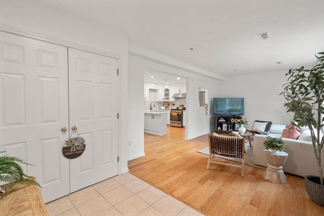 110 Coolidge Hill Rd 2, Watertown, MA 02472