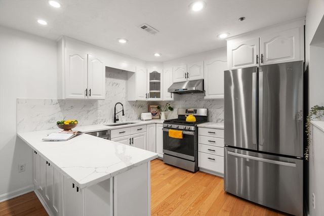 110 Coolidge Hill Rd 2, Watertown, MA 02472