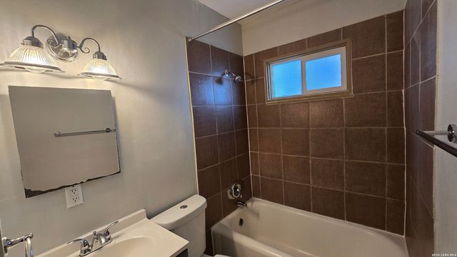 1802 W Gramercy Pl Apt 2, San Antonio, TX 78201