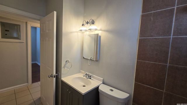 1802 W Gramercy Pl Apt 2, San Antonio, TX 78201