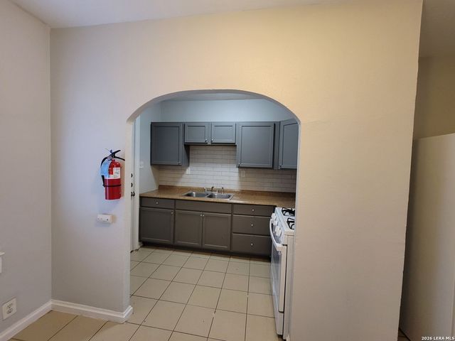 1802 W Gramercy Pl Apt 2, San Antonio, TX 78201