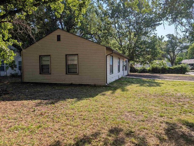 4325 S Dover, Wichita, KS 67216