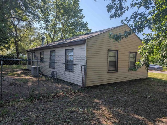 4325 S Dover, Wichita, KS 67216