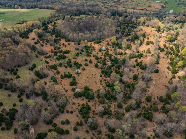 2722 Co Rd 347, Koshkonong, MO 65692