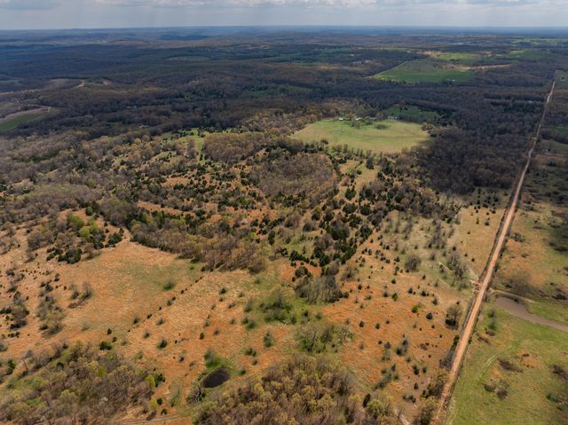 2722 Co Rd 347, Koshkonong, MO 65692