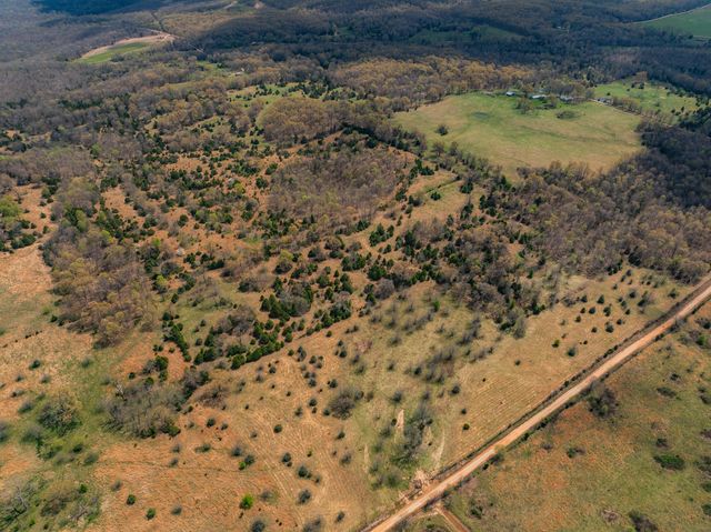 2722 Co Rd 347, Koshkonong, MO 65692