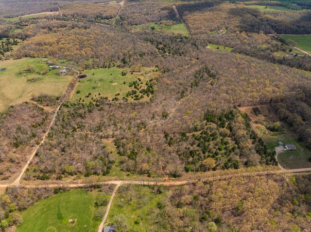 2722 Co Rd 347, Koshkonong, MO 65692