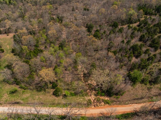 2722 Co Rd 347, Koshkonong, MO 65692