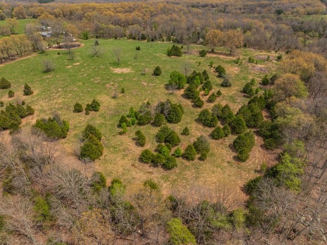 2722 Co Rd 347, Koshkonong, MO 65692