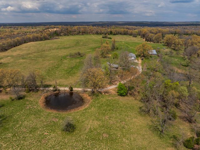 2722 Co Rd 347, Koshkonong, MO 65692