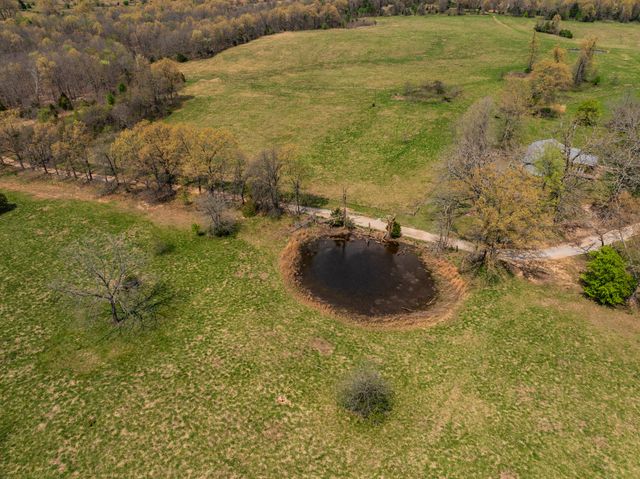 2722 Co Rd 347, Koshkonong, MO 65692